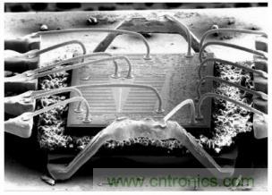 如何降低電路“熱回路”影響,實現低 EMI 高效電源器件設計 如何降低電路“熱回路”影響,實現低 EMI 高效電源器件設計