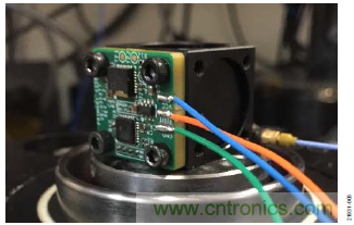 10kHz MEMS加速度計,提供4mA至20mA輸出,適合狀態監控應用