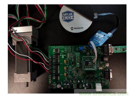 如何使用降階隆伯格觀測器估算永磁同步電機的轉子磁鏈位置?