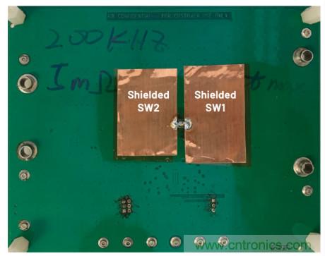 低輻射的4開關(guān)降壓-升壓型控制器布局——單熱回路與雙熱回路