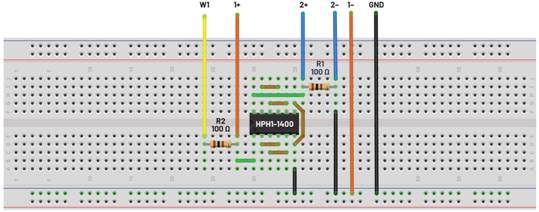   材料  ? ADALM2000主動(dòng)學(xué)習(xí)模塊 ? 無焊試驗(yàn)板和跳線套件 ? 一臺(tái)HPH1-1400L 6繞組變壓器 ? 一臺(tái)HPH1-0190L 6繞組變壓器 ? 兩個(gè)100 Ω電阻  說明  在無焊試驗(yàn)板上構(gòu)建圖2所示的電路。需要使用此設(shè)置來測(cè)量初級(jí)/次級(jí)匝數(shù)比為1:1的三種不同配置下，兩個(gè)變壓器型號(hào)各自的頻率響應(yīng)。兩個(gè)紅色箭頭表示在初級(jí)和次級(jí)使用同一個(gè)線圈的配置中連接源電阻和負(fù)載電阻的位置。藍(lán)色箭頭對(duì)應(yīng)的是在初級(jí)和次級(jí)使用兩個(gè)串聯(lián)線圈的配置。綠色箭頭對(duì)應(yīng)的是在初級(jí)和次級(jí)使用三個(gè)串聯(lián)線圈的配置。