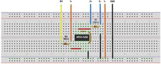   材料  ? ADALM2000主動(dòng)學(xué)習(xí)模塊 ? 無焊試驗(yàn)板和跳線套件 ? 一臺(tái)HPH1-1400L 6繞組變壓器 ? 一臺(tái)HPH1-0190L 6繞組變壓器 ? 兩個(gè)100 Ω電阻  說明  在無焊試驗(yàn)板上構(gòu)建圖2所示的電路。需要使用此設(shè)置來測(cè)量初級(jí)/次級(jí)匝數(shù)比為1:1的三種不同配置下，兩個(gè)變壓器型號(hào)各自的頻率響應(yīng)。兩個(gè)紅色箭頭表示在初級(jí)和次級(jí)使用同一個(gè)線圈的配置中連接源電阻和負(fù)載電阻的位置。藍(lán)色箭頭對(duì)應(yīng)的是在初級(jí)和次級(jí)使用兩個(gè)串聯(lián)線圈的配置。綠色箭頭對(duì)應(yīng)的是在初級(jí)和次級(jí)使用三個(gè)串聯(lián)線圈的配置。